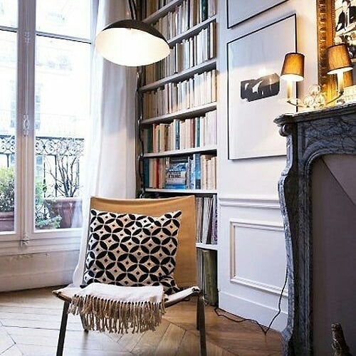 Angolo relax
#interiordesignroma #designinspiration #furnituredesign #libreria #arredamentodesign #arredamentoantiquariato #beautyfullinterior #chairdesign #interiordecor